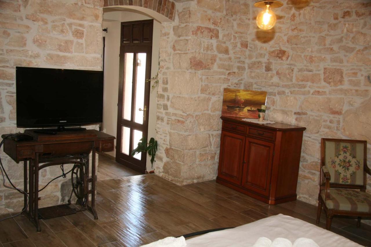 Apartments Sena Pula Exterior photo