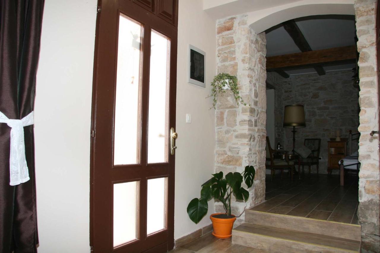 Apartments Sena Pula Exterior photo