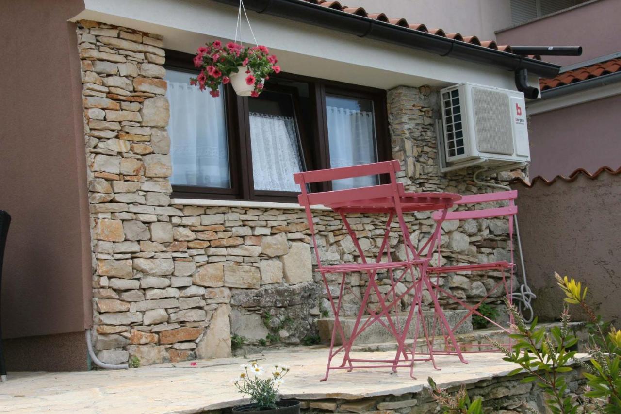 Apartments Sena Pula Exterior photo