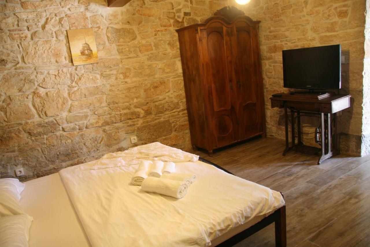 Apartments Sena Pula Exterior photo