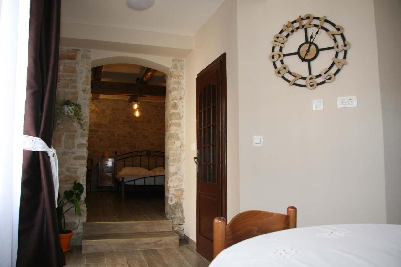 Apartments Sena Pula Exterior photo