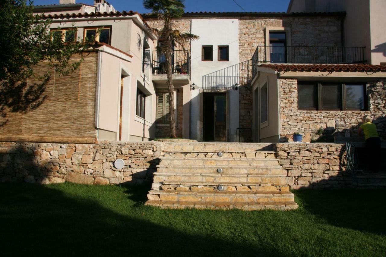 Apartments Sena Pula Exterior photo