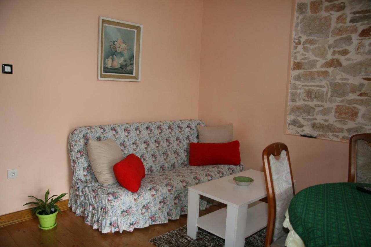 Apartments Sena Pula Exterior photo