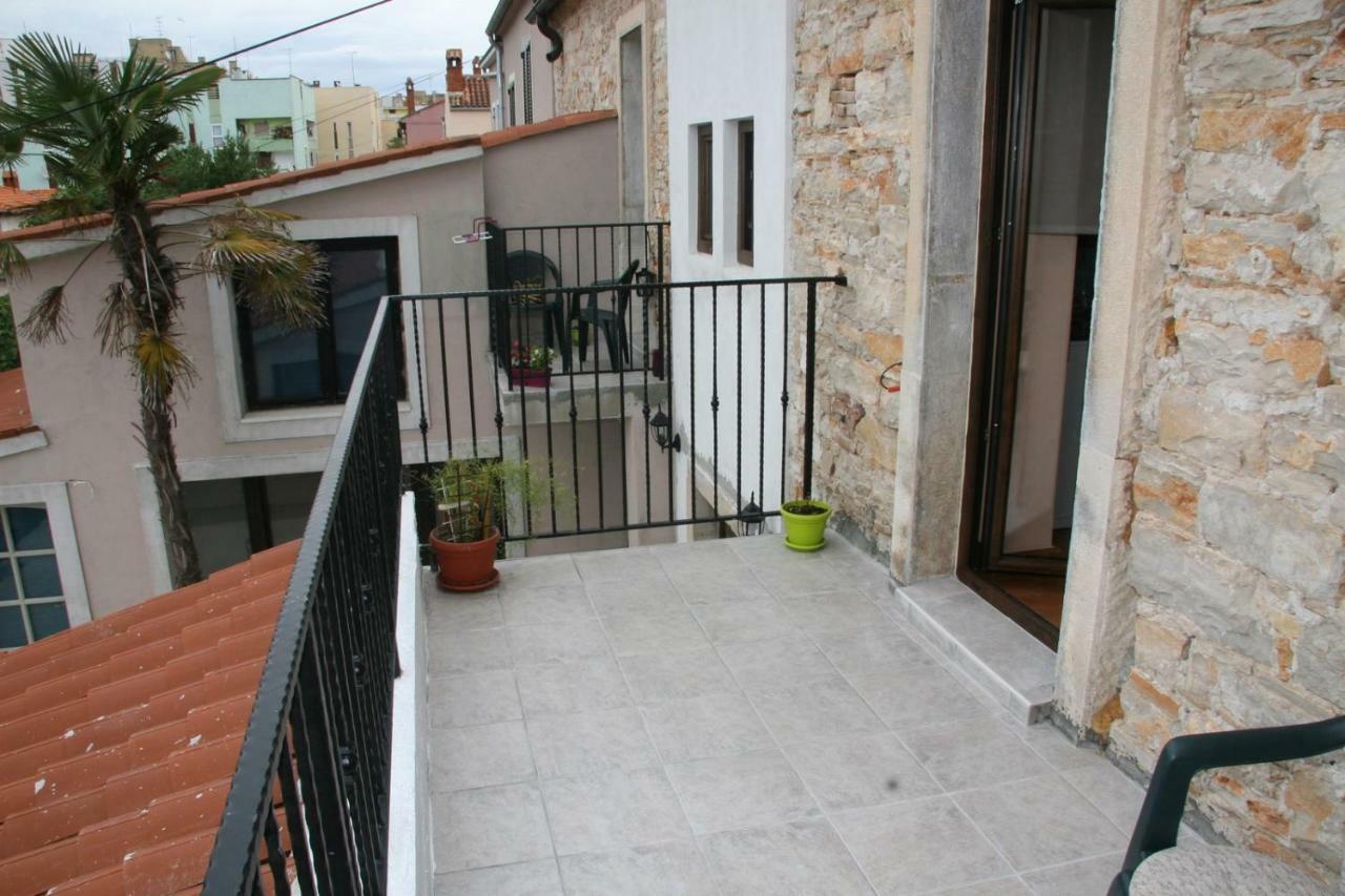 Apartments Sena Pula Exterior photo